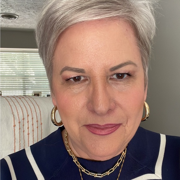 Meet your Posher, Lisa - Picture 1 of 1